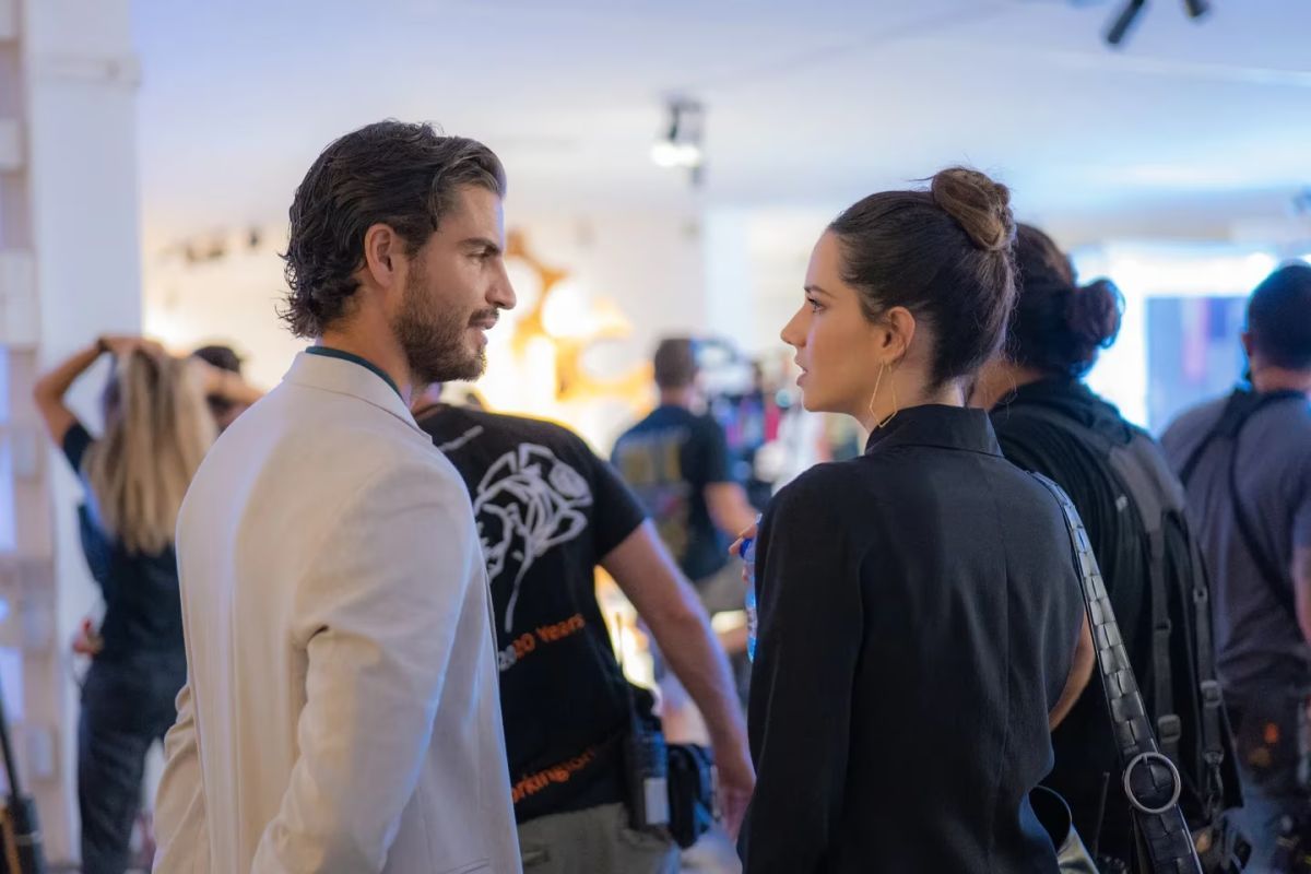 Critica de "Los artistas: primeros trazos" , engaño, arte y romance de la mano de María Dueñas