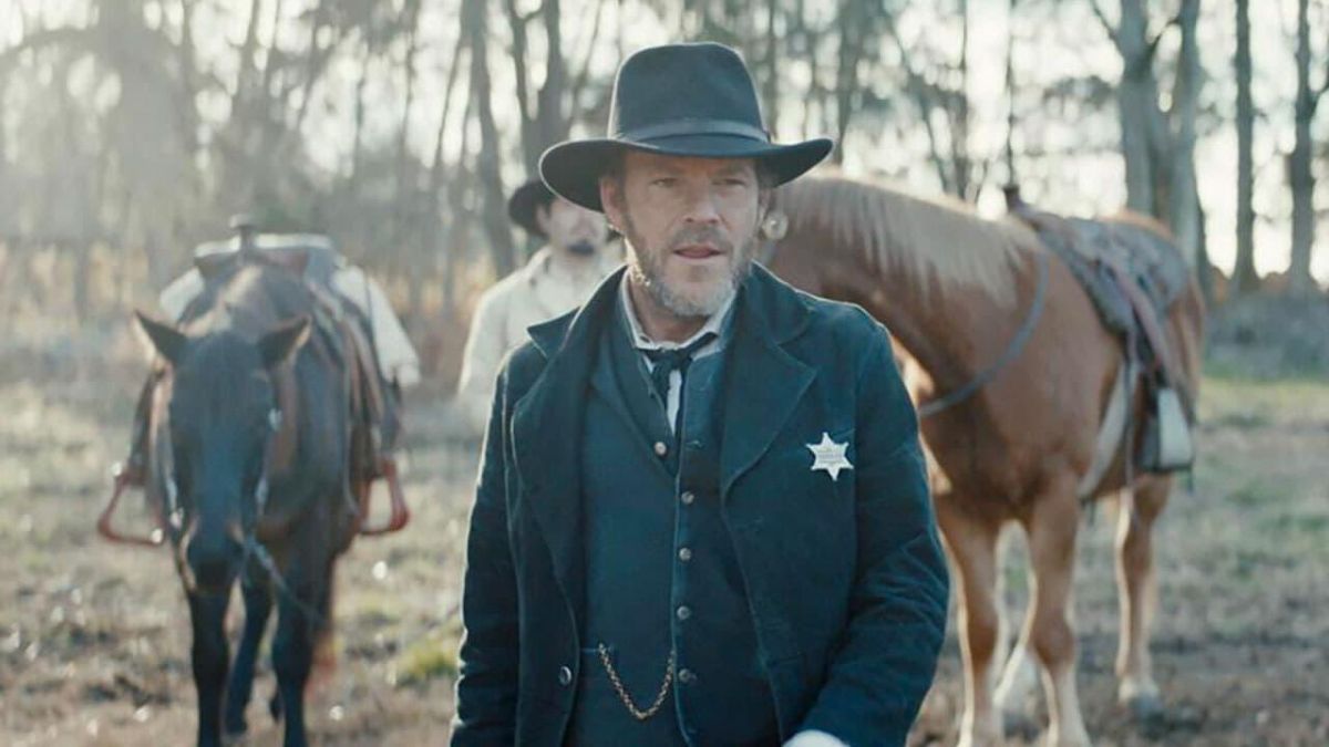 Crítica de “La leyenda regresa”, gran western crepuscular con Tim Blake Nelson
