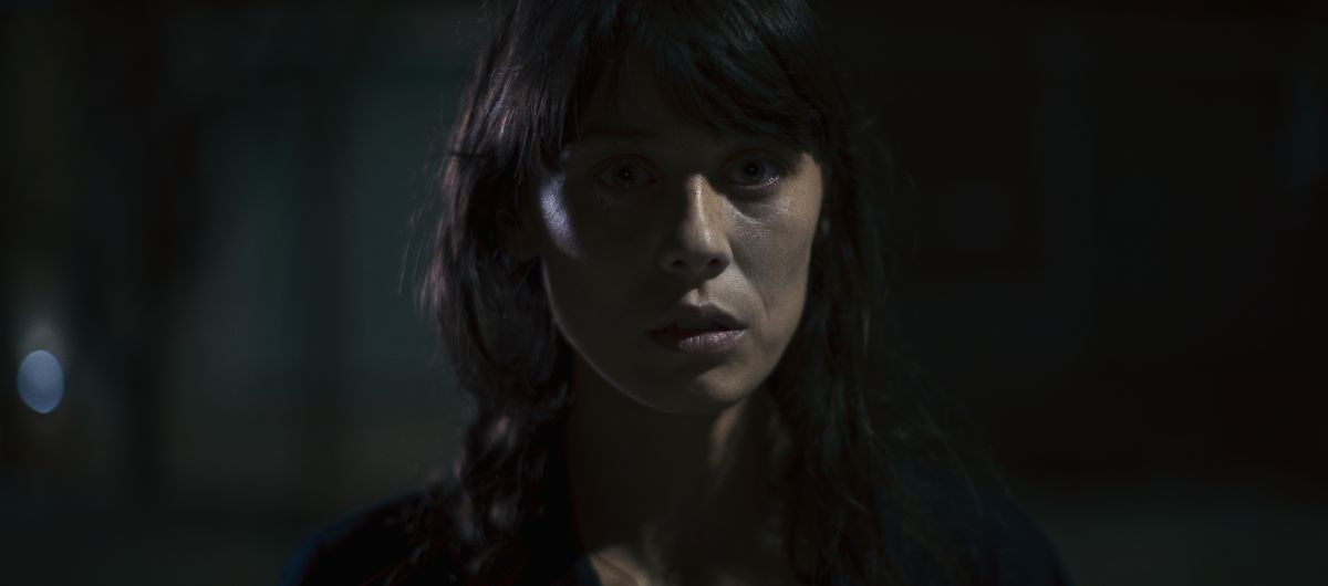 Crítica de "La mujer de vidrio", un desgarrador viaje a través de la violencia de género 