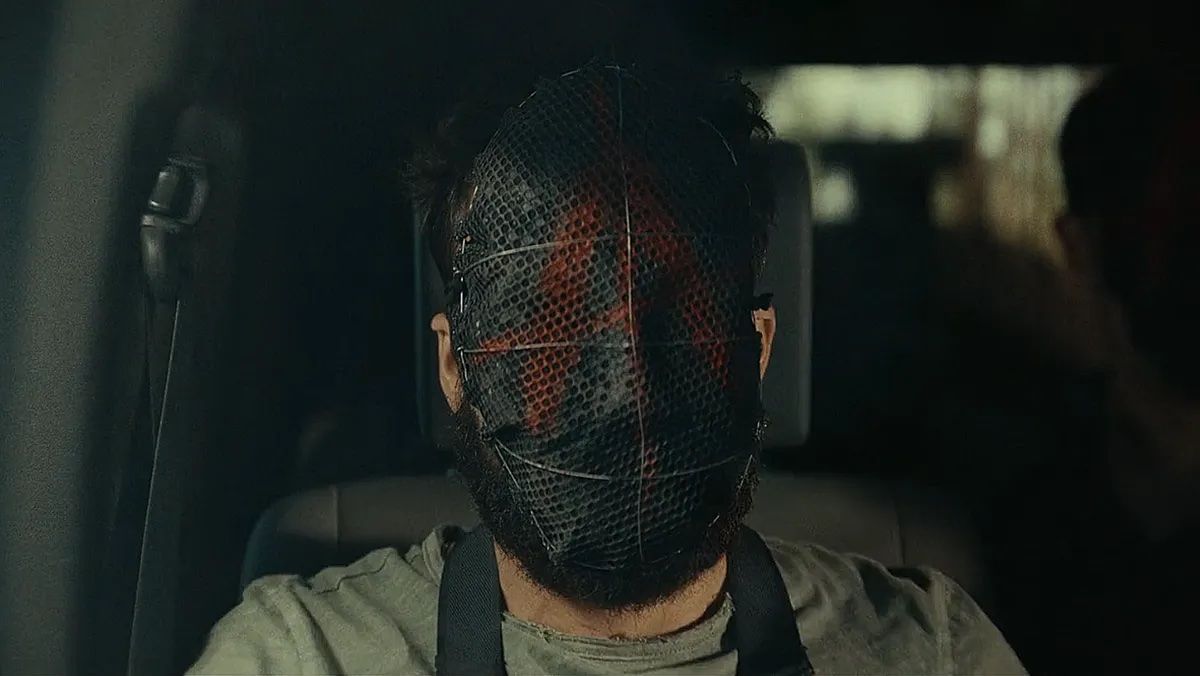 Crítica de "Paradise", la película alemana que explora una de las "locas" propuestas del libertario Javier Milei