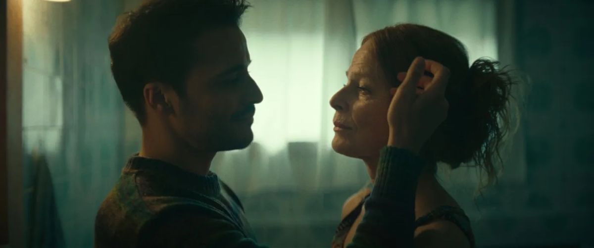 Crítica de "Paradise", la película alemana que explora una de las "locas" propuestas del libertario Javier Milei