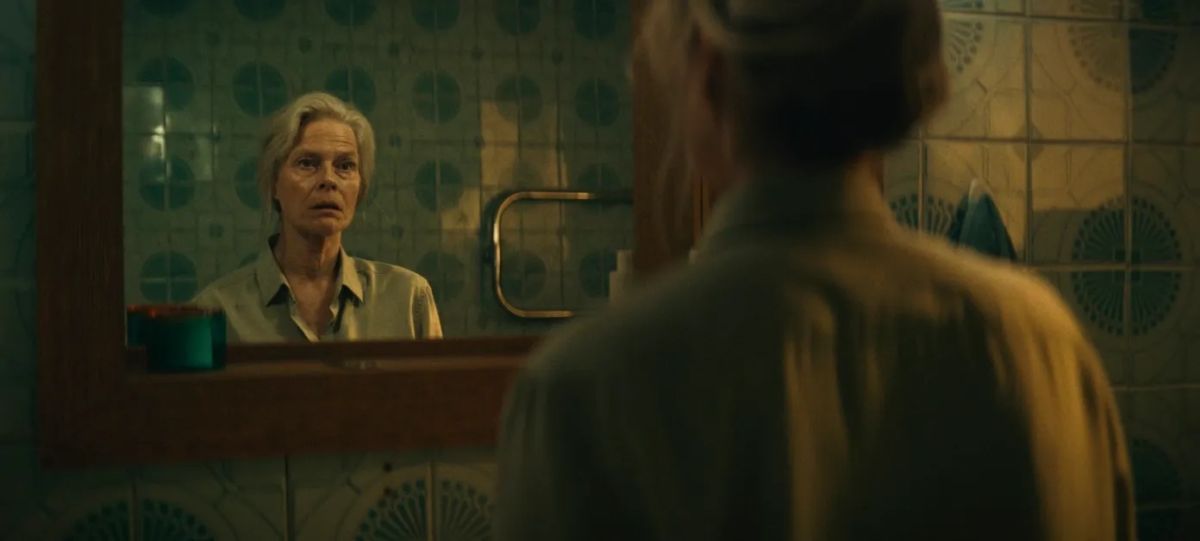 Crítica de "Paradise", la película alemana que explora una de las "locas" propuestas del libertario Javier Milei