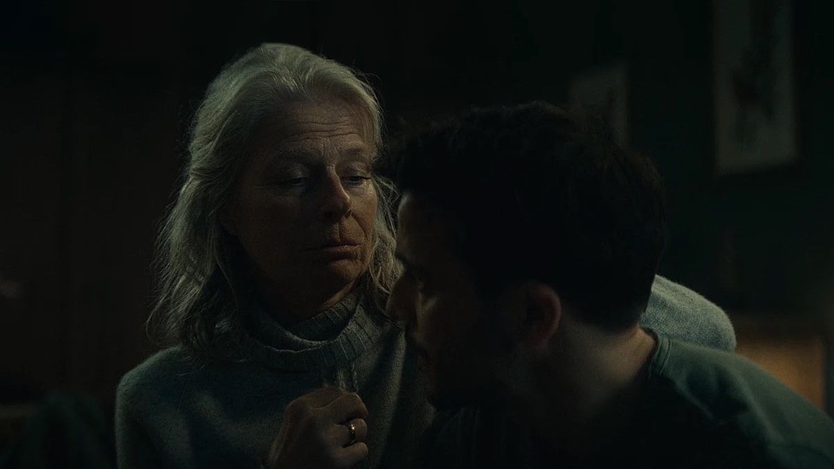 Crítica de "Paradise", la película alemana que explora una de las "locas" propuestas del libertario Javier Milei