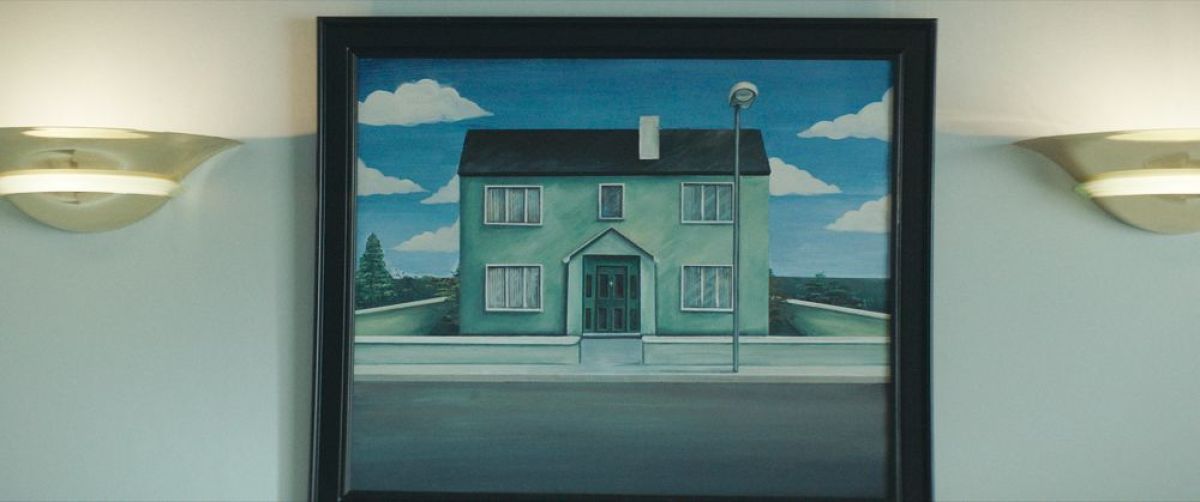 Crítica de "Vivero", Imogen Poots y Jesse Eisenberg atrapados en Yonder