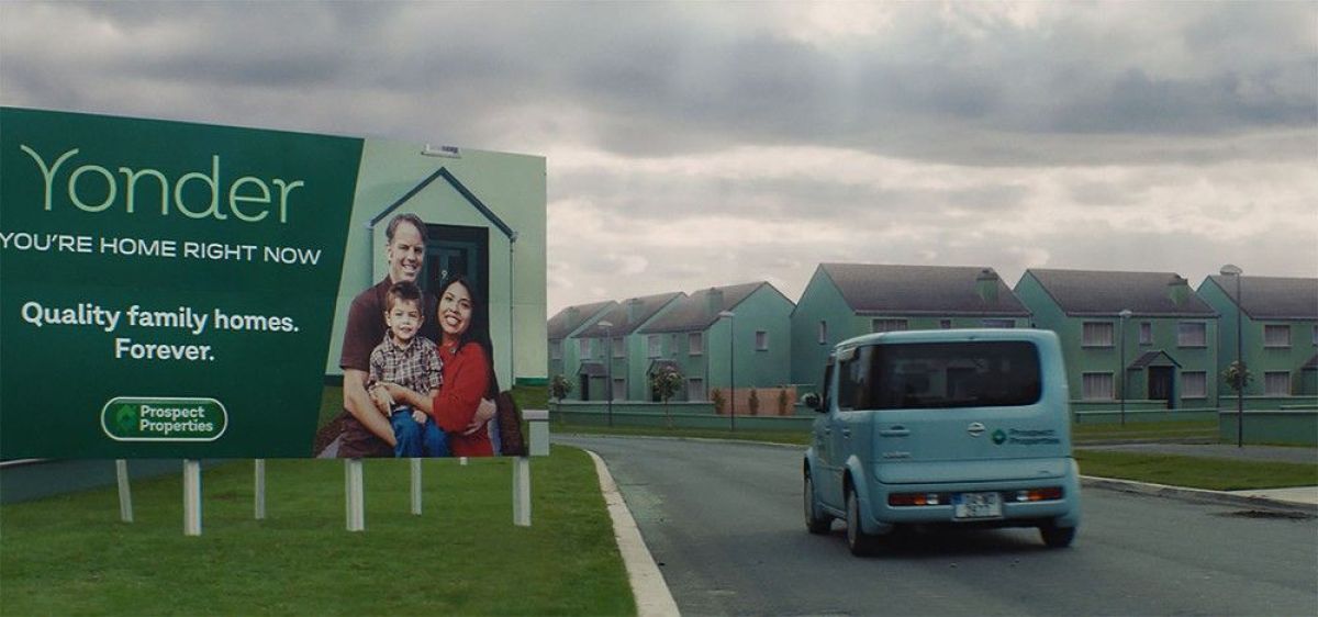 Crítica de "Vivero", Imogen Poots y Jesse Eisenberg atrapados en Yonder