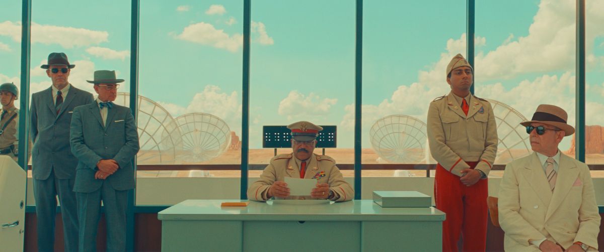 Crítica de “Asteroid City”, el universo recargado de Wes Anderson