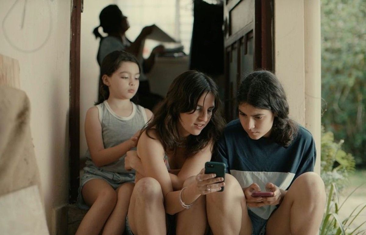 Crítica de "Tengo sueños eléctricos", un viaje al interior de las relaciones familiares