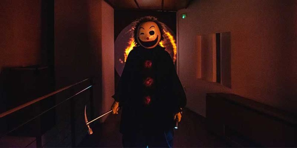 Crítica de "El club de los lectores criminales", un  slasher  que bucea entre el homenaje y el cliché