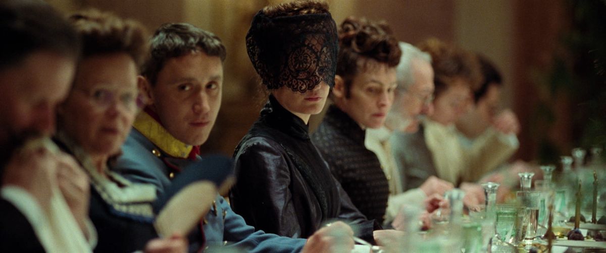 Crítica de “Corsage: la emperatriz rebelde”, una Sissi dentro de aquello que la asfixia