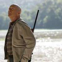 Crítica de “Fuera de la justicia”, Bruce Willis en otra película fuera de toda coherencia narrativa