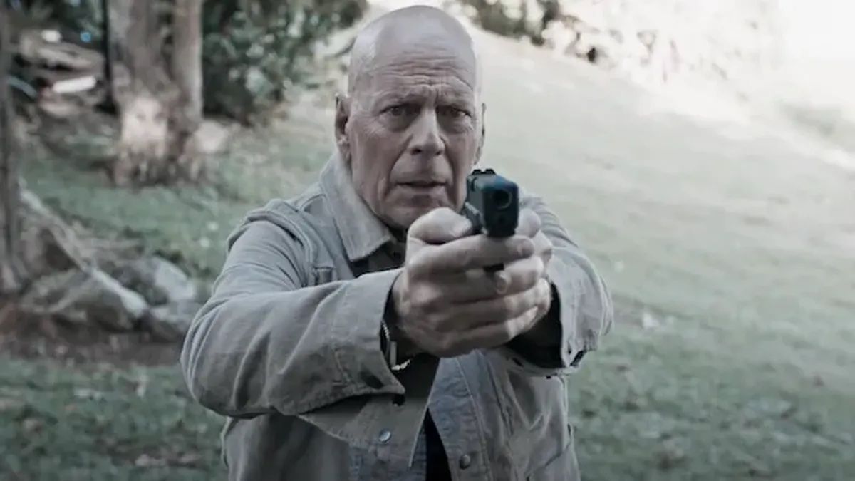 Crítica de “Fuera de la justicia”, Bruce Willis en otra película fuera de toda coherencia narrativa