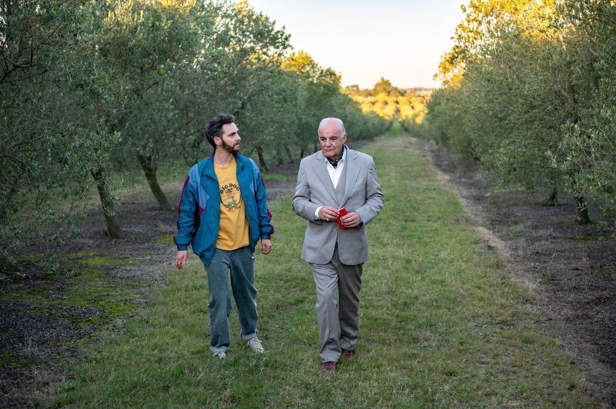 Crítica de “Oliva”, los Leyrado en una simpática parodia de los Corleone