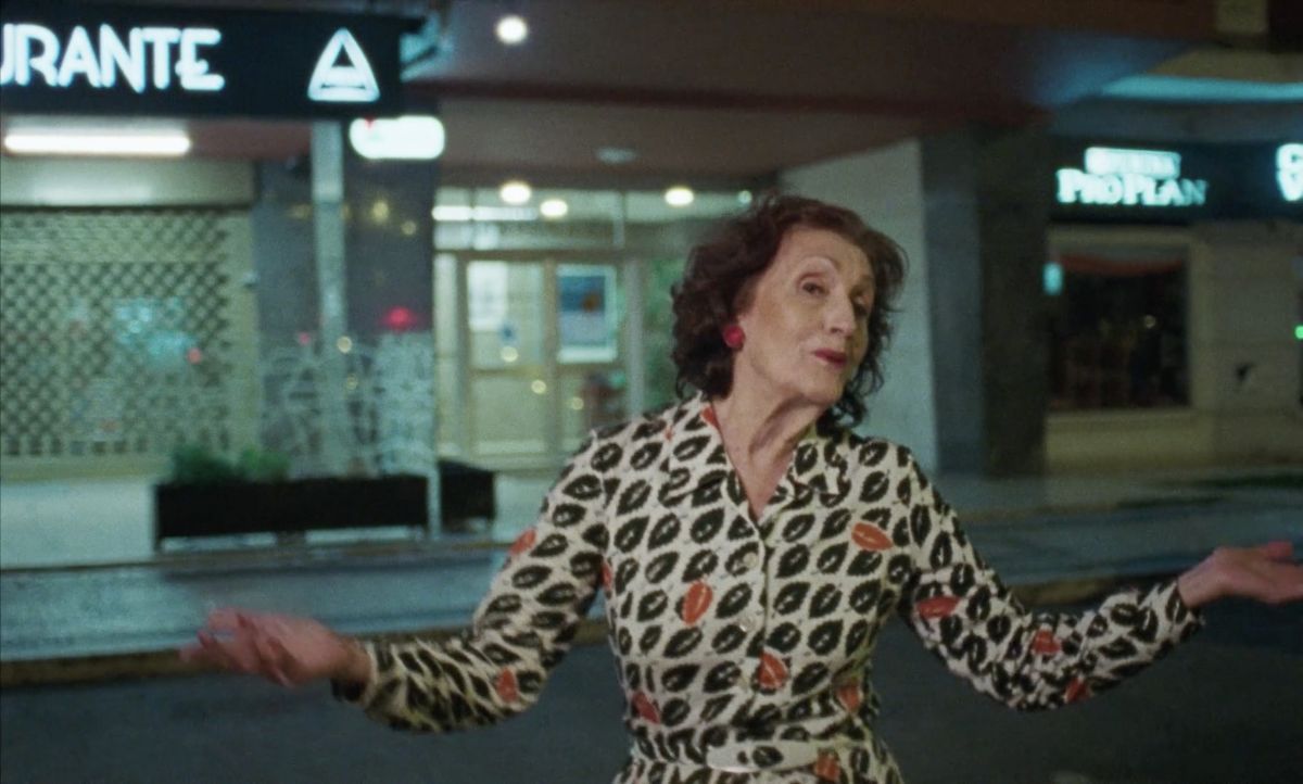 Crítica de "Onde fica esta rua? ou Sem antes nem depois", una reinterpretación audaz de un clásico portugués