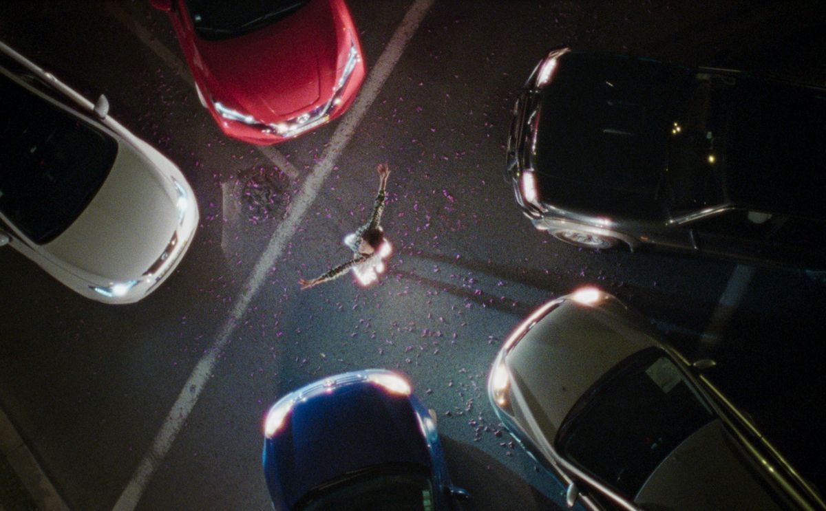 Crítica de "Onde fica esta rua? ou Sem antes nem depois", una reinterpretación audaz de un clásico portugués