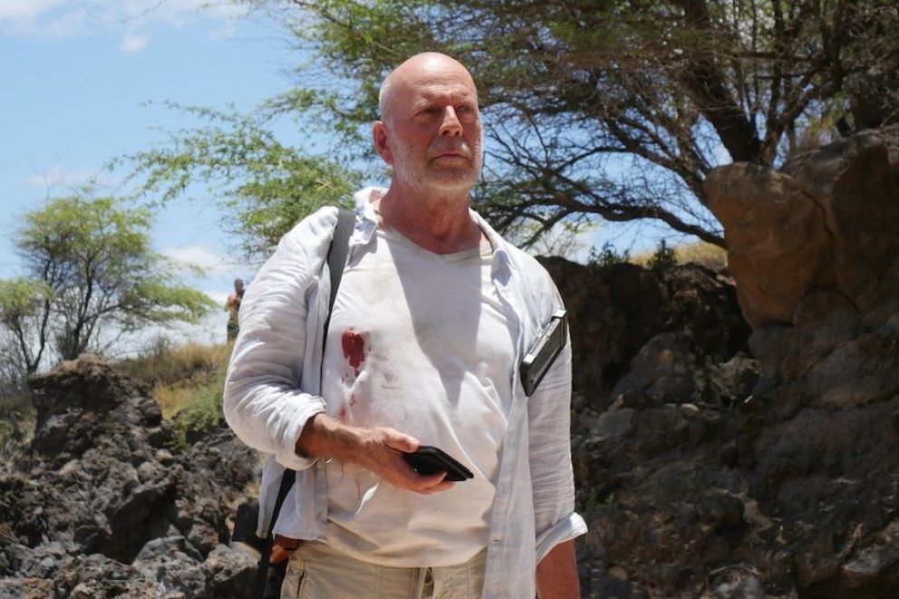 Crítica de “Un paraíso peligroso”, Bruce Willis y John Travolta a los tiros en Hawaii