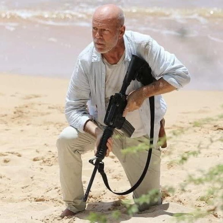 Crítica de “Un paraíso peligroso”, Bruce Willis y John Travolta a los tiros en Hawaii