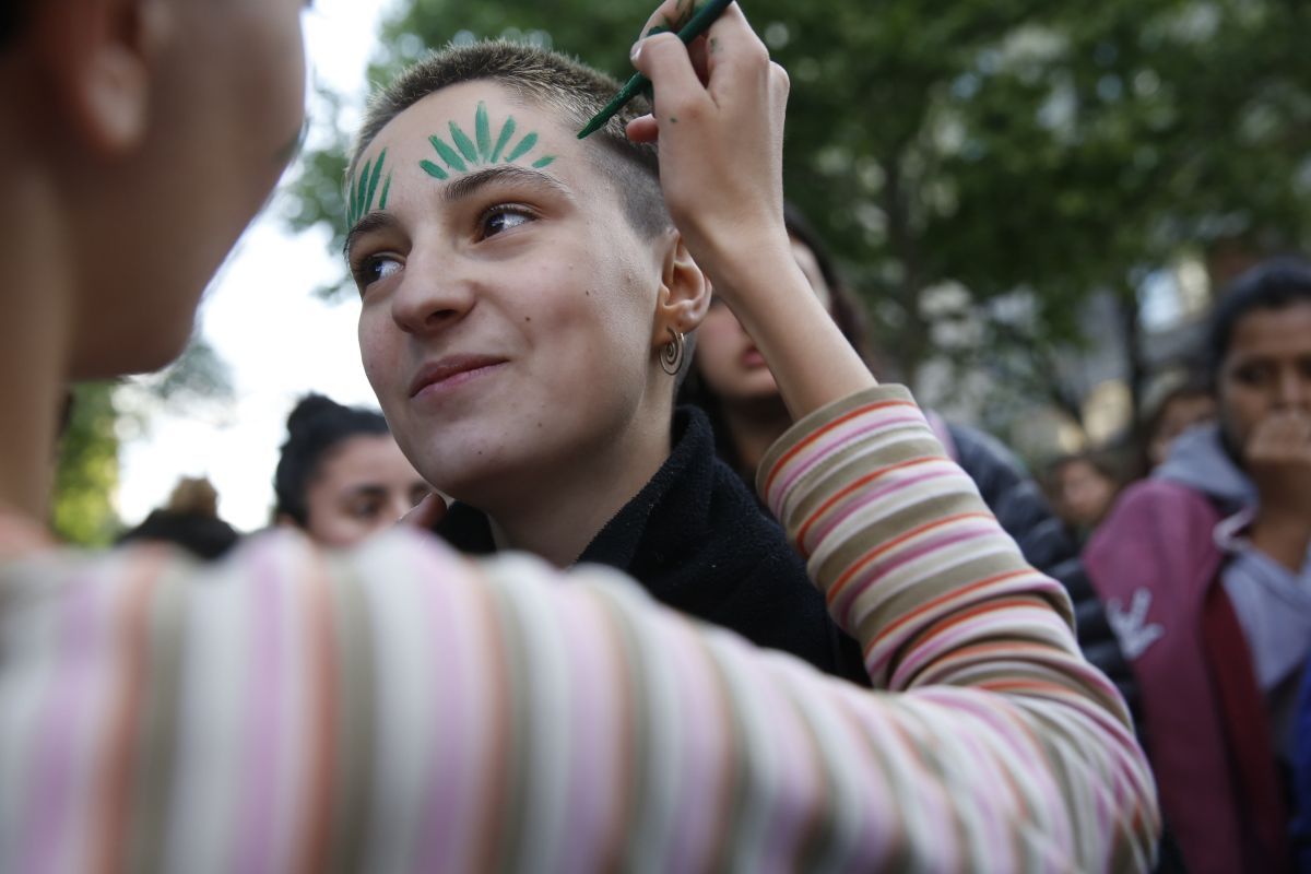 Crítica de “Pibas superpoderosas”, un íntimo retrato a la juventud feminista