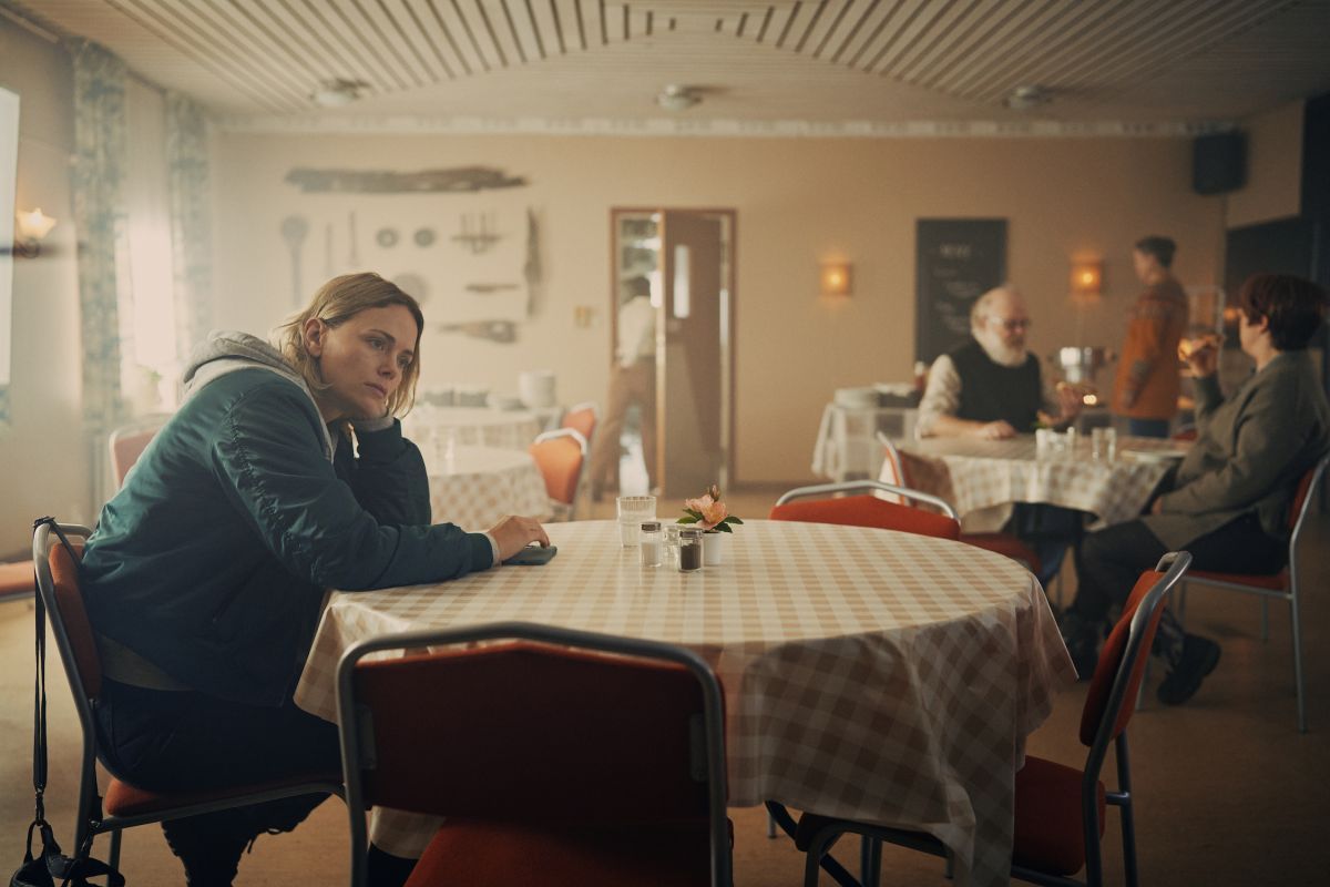 Crítica de “La conferencia (Konferensen)”, la máscara de la hipocresía