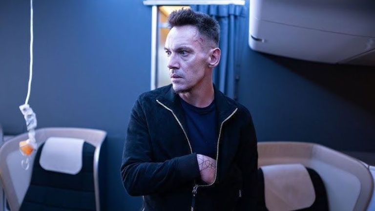 Crítica de "Atentado en el aire", 97 minutos de vértigo con Alec Baldwin y Jonathan Rhys-Meyers