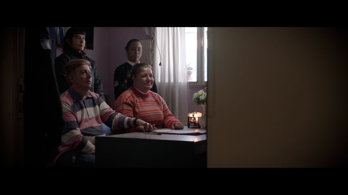 Crítica de "En vos confío", Agustín Toscano en un retrato de amor y resistencia tras las rejas