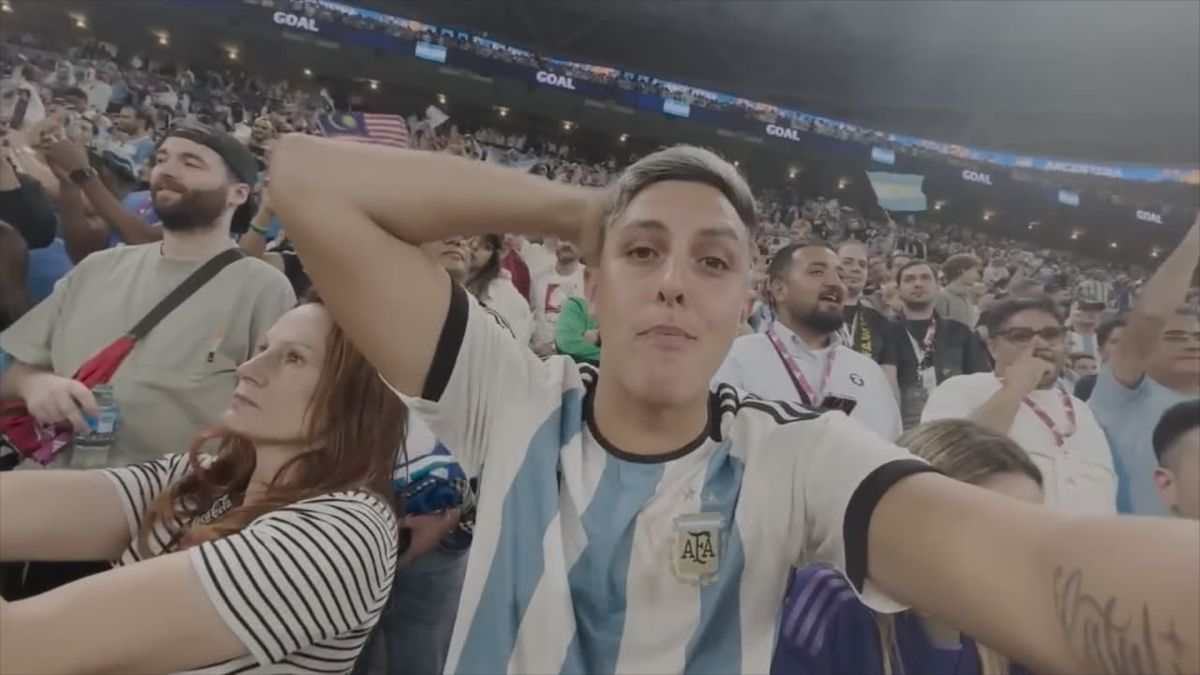 Crítica de “Muchachos, la película de la gente”, crónica de una fiesta futbolera narrada por Guillermo Francella