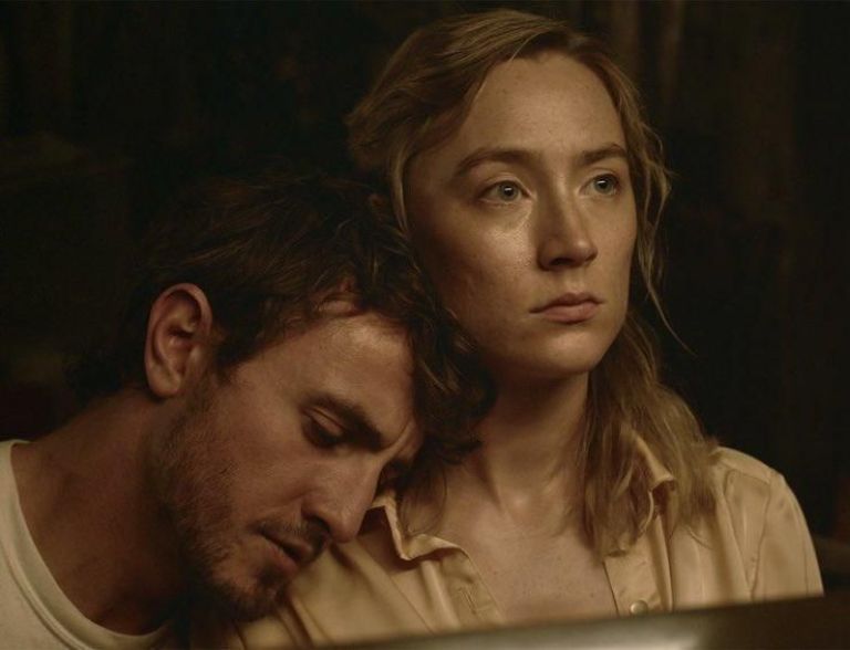 Crítica de "Intruso", Paul Mescal y Saoirse Ronan en un distópico drama conyugal de Garth Davis