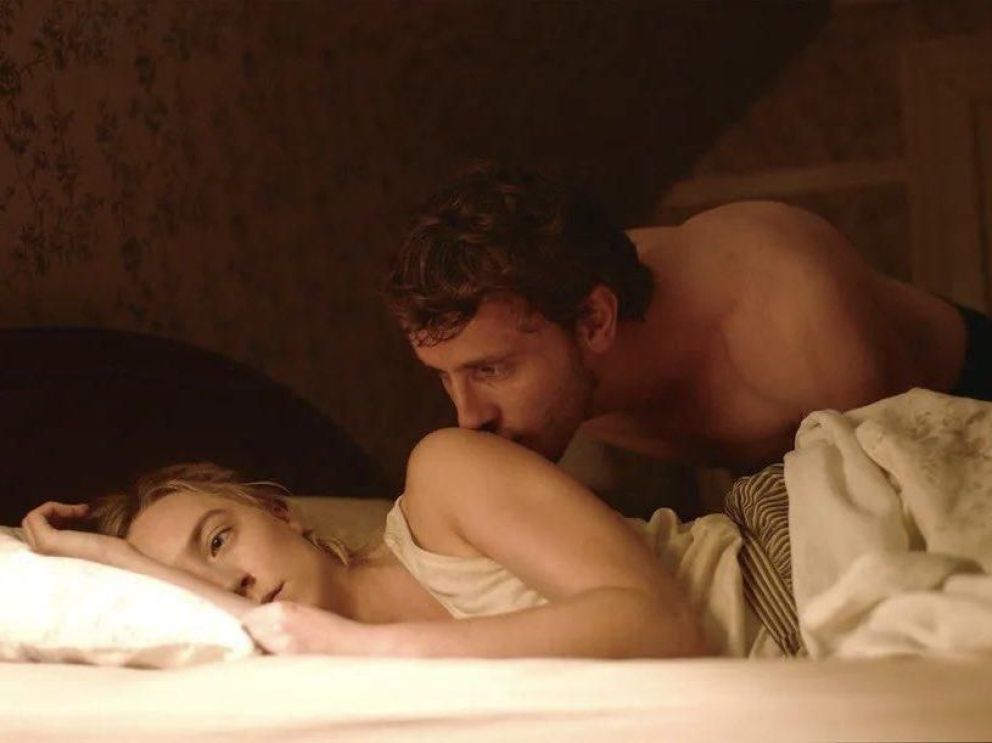 Crítica de "Intruso", Paul Mescal y Saoirse Ronan en un distópico drama conyugal de Garth Davis