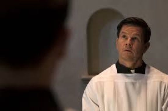 Crítica de “El milagro del padre Stu”, Mark Wahlberg y Mel Gibson en busca de la redención espiritual