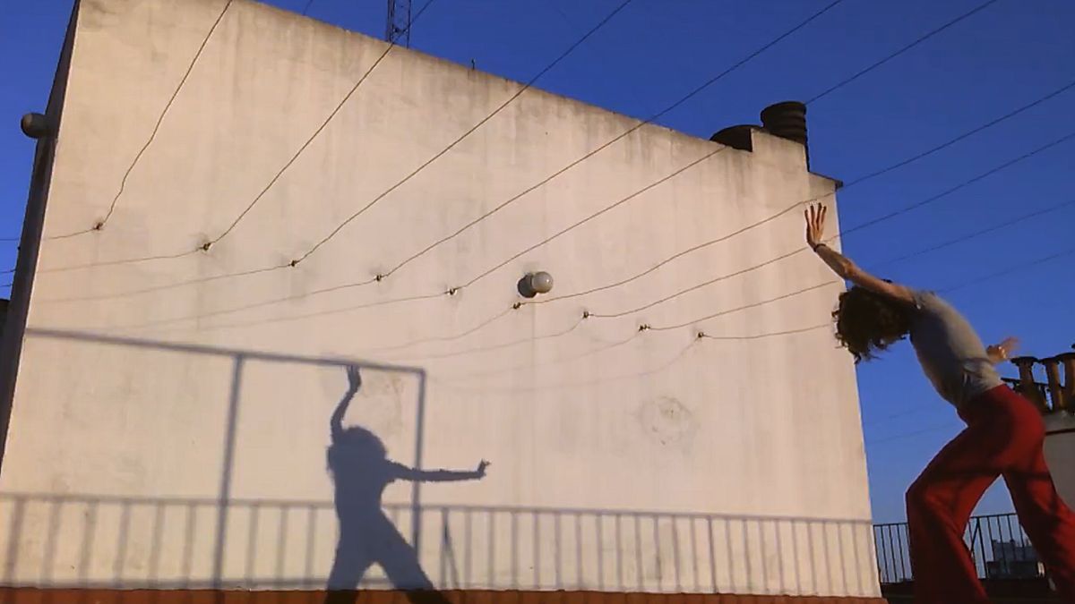 Crítica de "Mover (lo que no se ve)", Mara Ávila entre la danza y la introspección