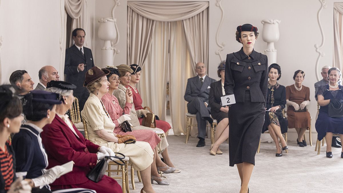 Crítica de "Cristóbal Balenciaga": fascinante biopic sobre el mítico diseñador español