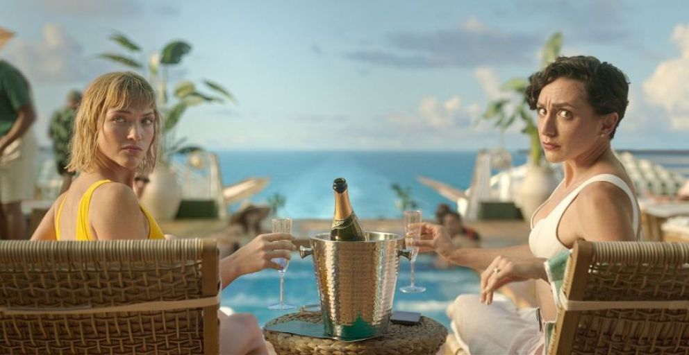 Crítica de "La Muerte y Otros Misterios": entre el glamour y la falta de innovación en el género