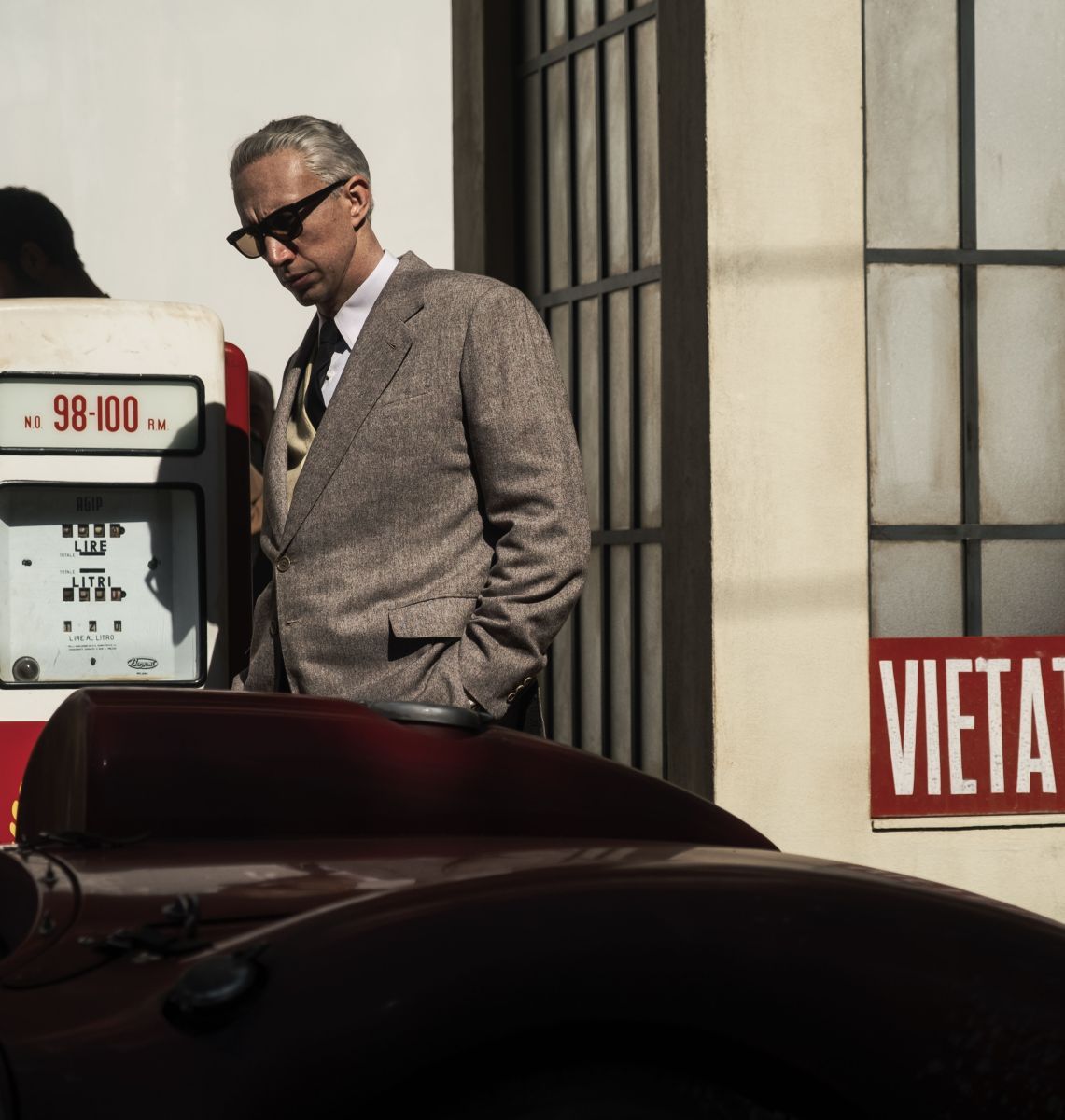 Crítica de “Ferrari”, Adam Driver y la ambición de Michael Mann