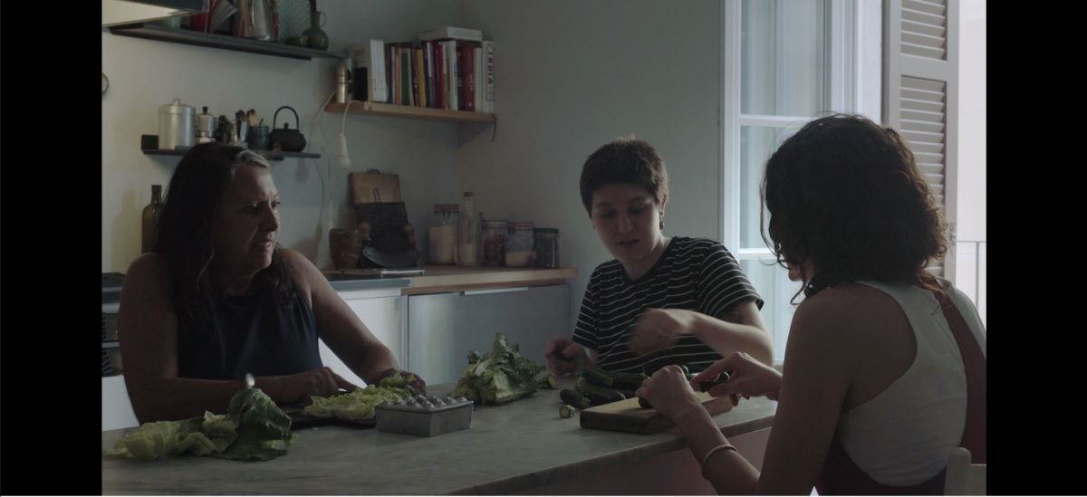 Crítica de “Esa casa amarilla”: Un documental que aborda la difícil experiencia del aborto.