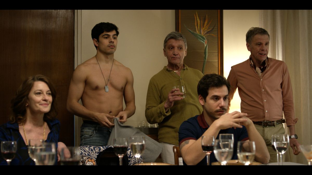 Lucas Santa Ana enciende “Luces azules” en la pantalla grande