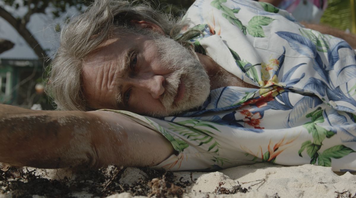 Crítica de “Plan de retiro”: Nicolas Cage a los tiros en el Caribe