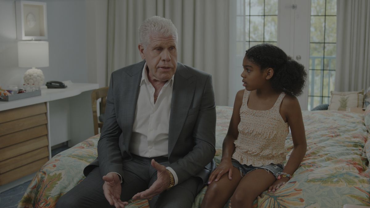 Crítica de “Plan de retiro”: Nicolas Cage a los tiros en el Caribe