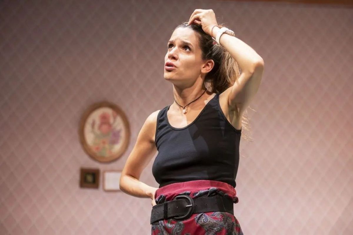 Un viaje introspectivo guiado por Violeta Urtizberea en “Una casa llena de agua” 