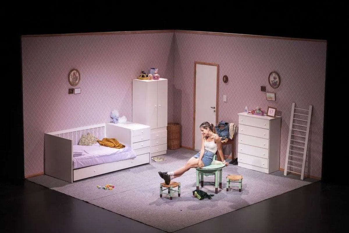 Un viaje introspectivo guiado por Violeta Urtizberea en “Una casa llena de agua” 