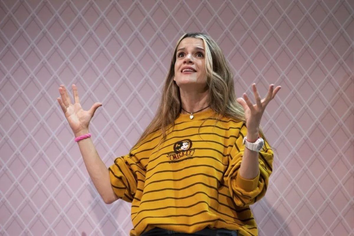 Un viaje introspectivo guiado por Violeta Urtizberea en “Una casa llena de agua” 