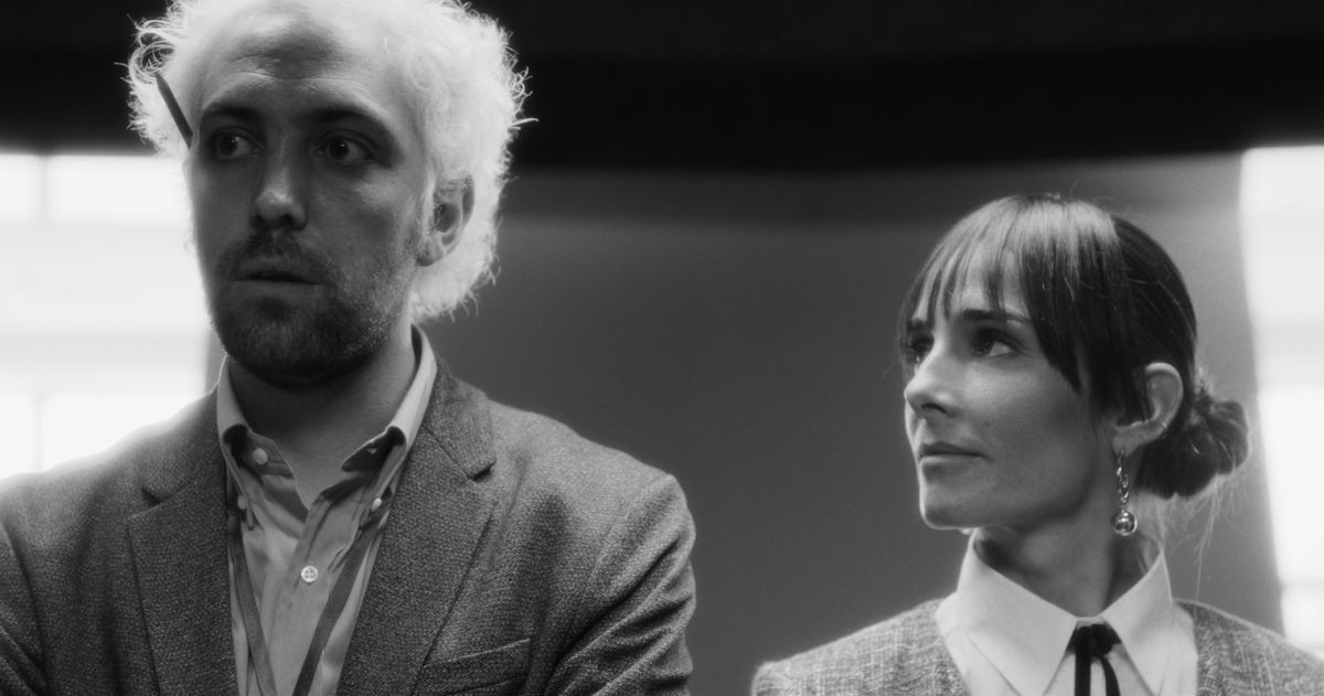 Crítica de "Recursos Humanos":  Jesús Magaña Vázquez adapta una comedia oscura en el ámbito laboral