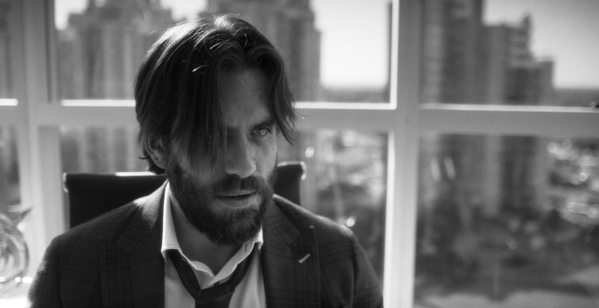 Crítica de "Recursos Humanos":  Jesús Magaña Vázquez adapta una comedia oscura en el ámbito laboral