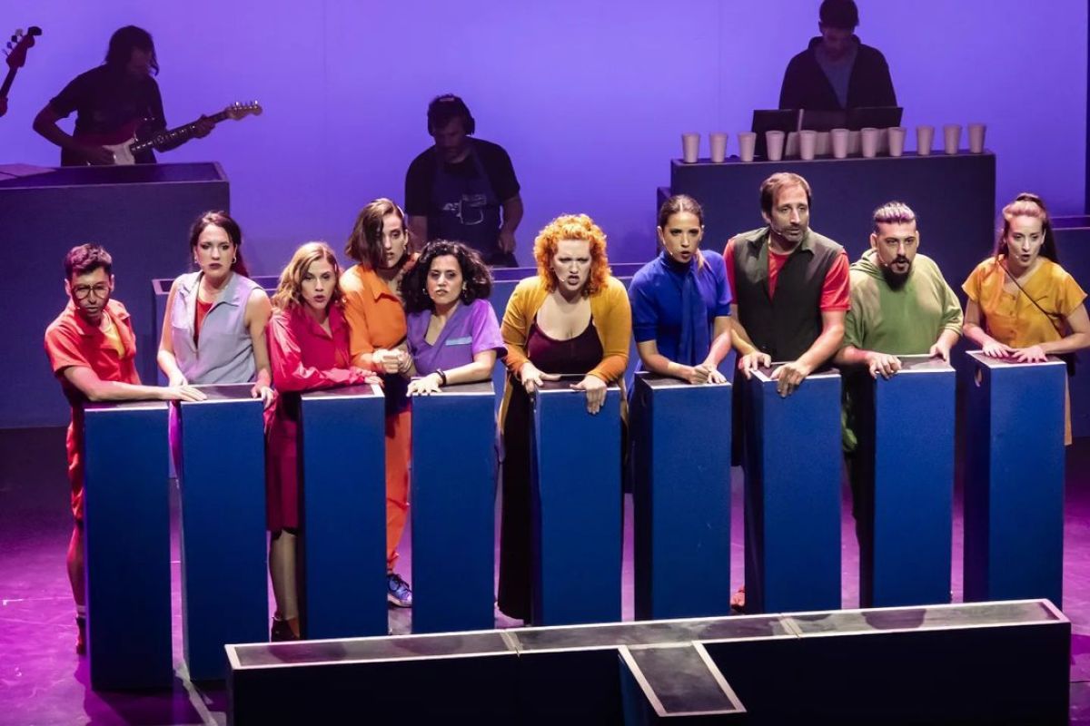 “Lo quiero ya”, la exitosa (y ansiosa) comedia musical que expone la vertiginosa vida moderna 