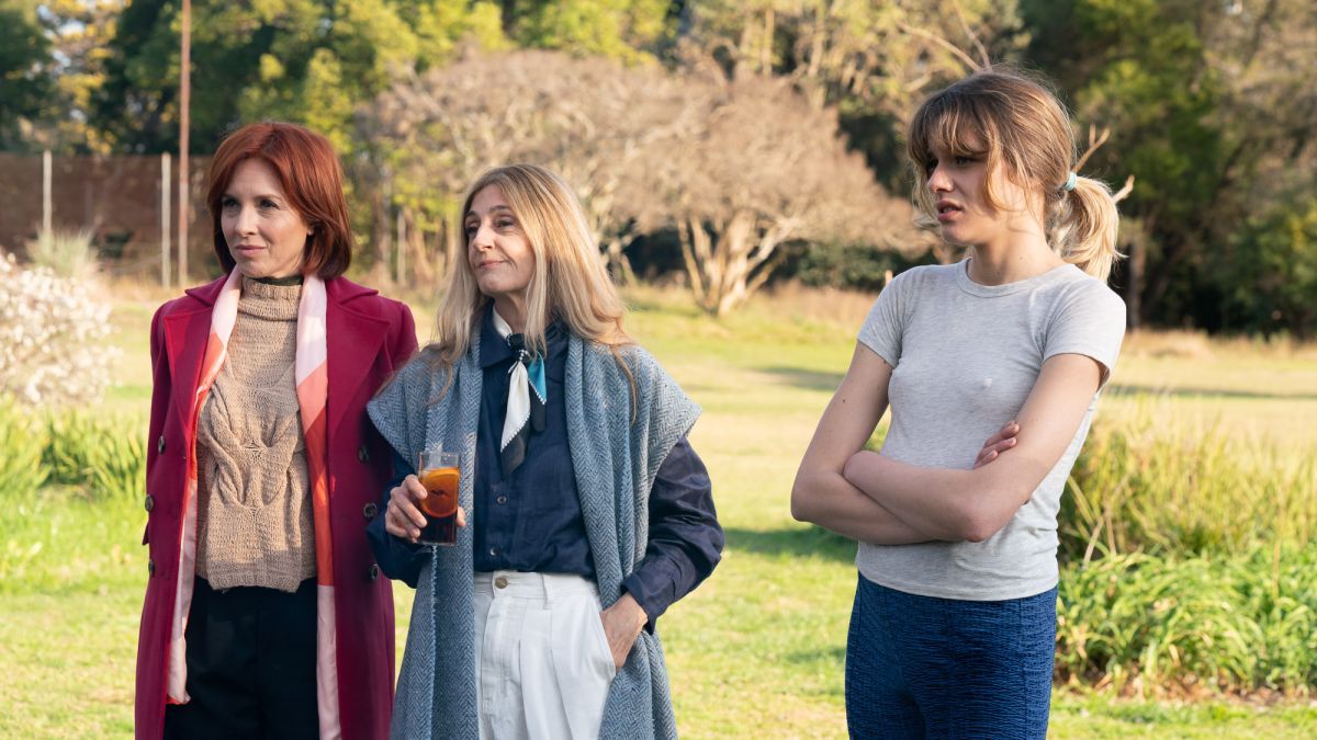 Crítica de "Terapia alternativa 2": Carla Peterson entre lo excéntrico y el poliamor