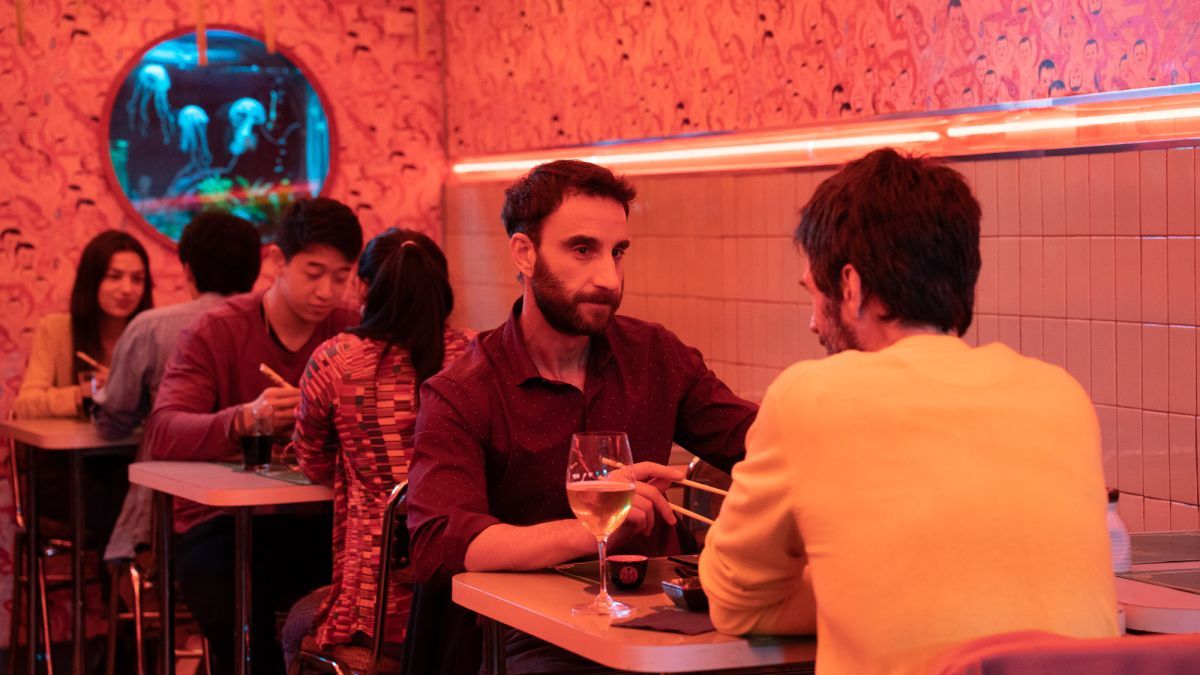 Crítica de "Terapia alternativa 2": Carla Peterson entre lo excéntrico y el poliamor