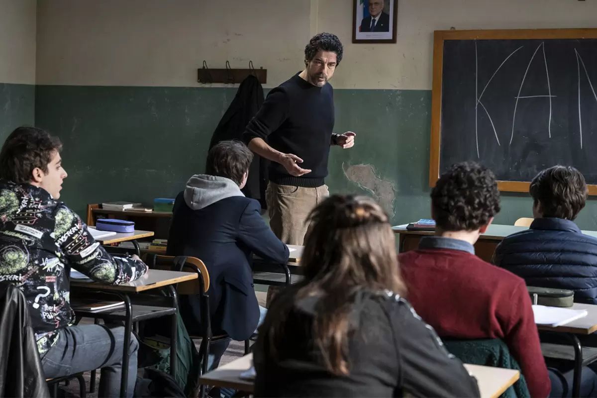 Crítica de "Un Profesor": lograda remake italiana de la serie "Merlí"