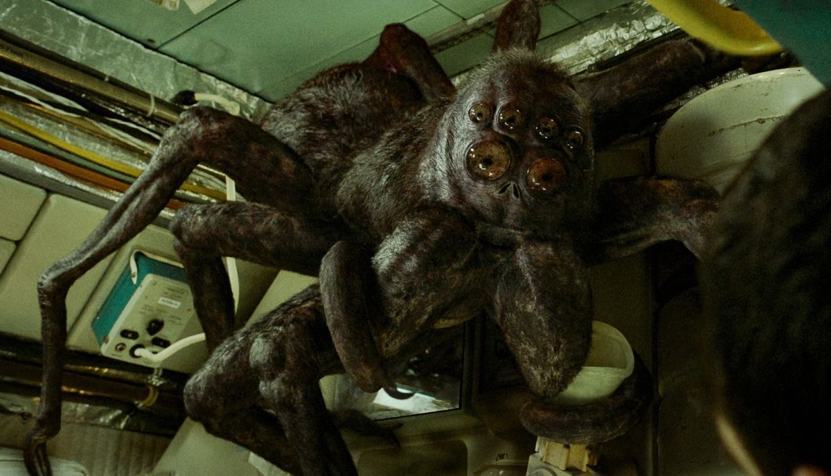 Crítica de "El Astronauta": Adam Sandler dialoga con una araña en el espacio