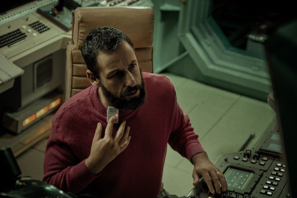 Crítica de "El Astronauta": Adam Sandler dialoga con una araña en el espacio