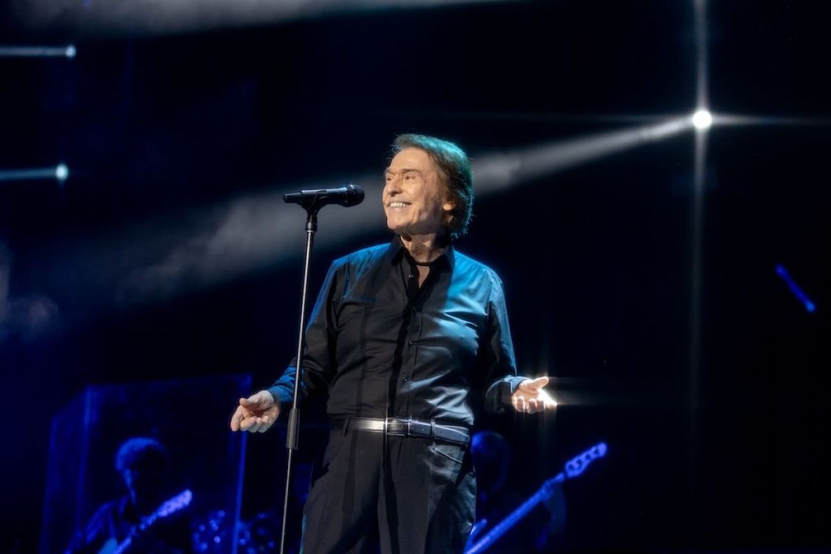 Raphael desata emociones en el Movistar Arena con su "Victoria Tour"