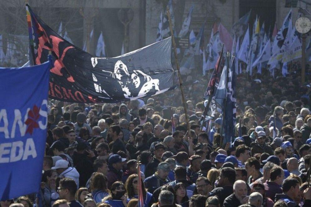 Explorando la Comunicación y las Redes en BAFILMA