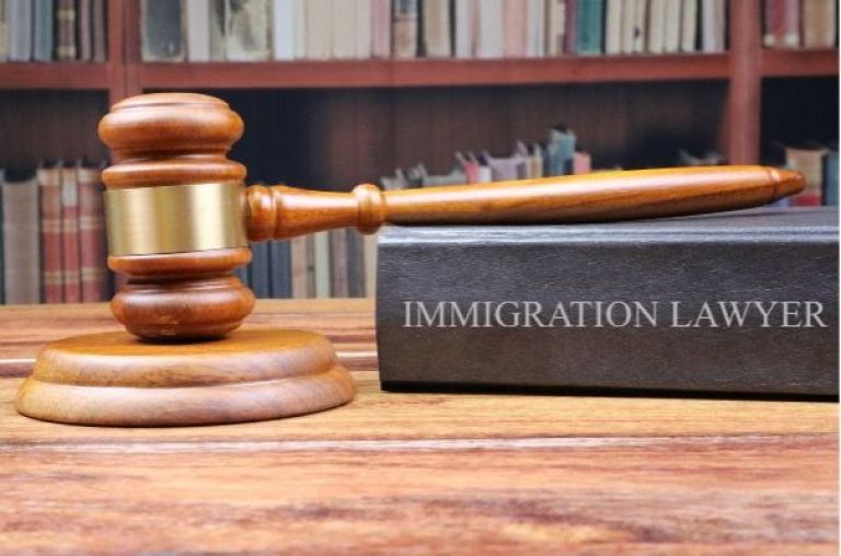 Razones para contratar a un abogado de inmigración